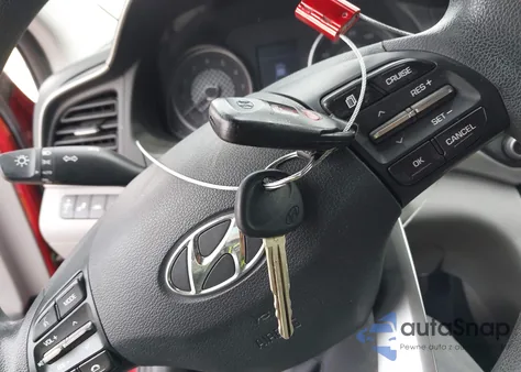 2019 Hyundai Elantra Sel z USA, uszkodzony, nr VIN 5NPD84LF0KH464915